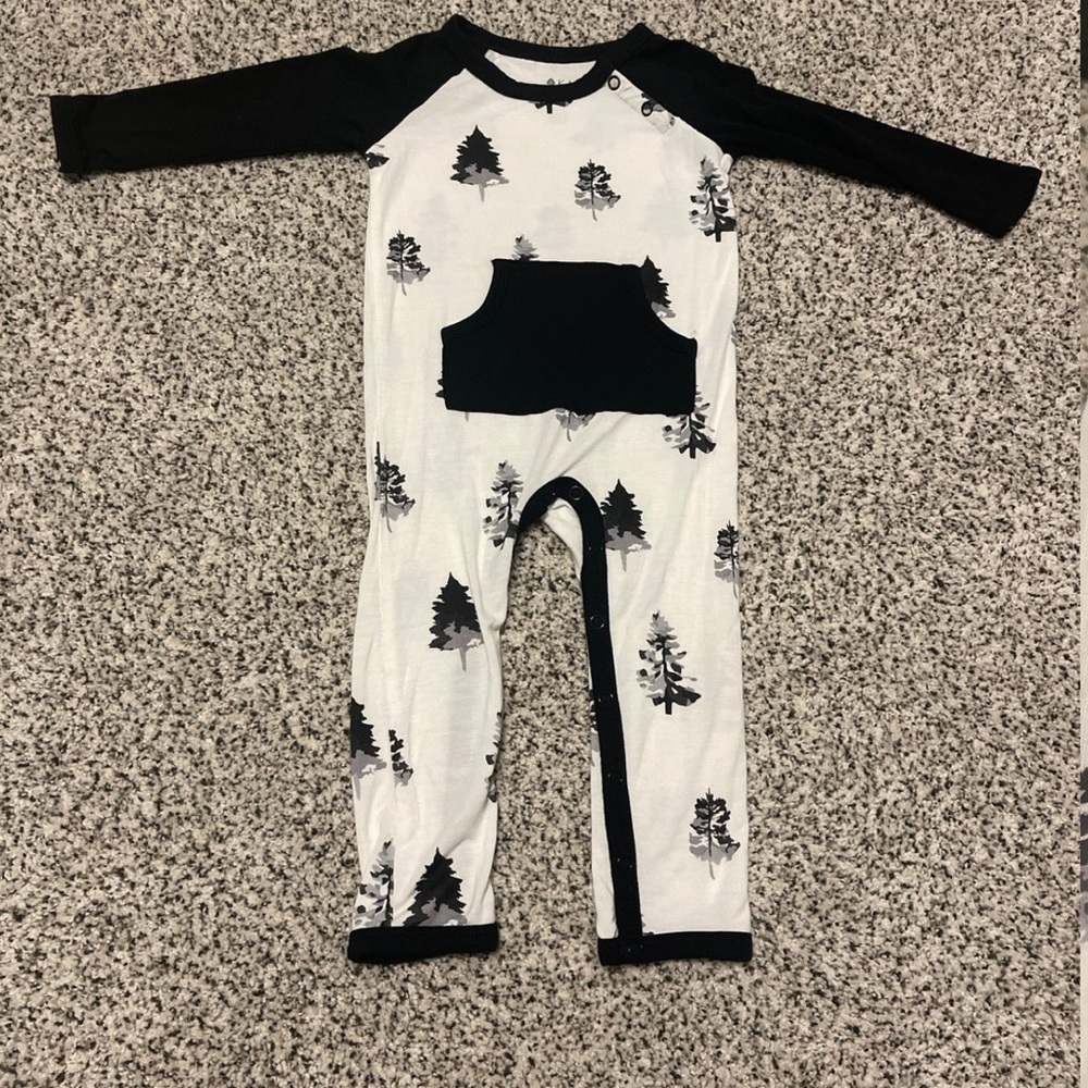Kyte Baby Black and a white Trees Longall size 6-12m